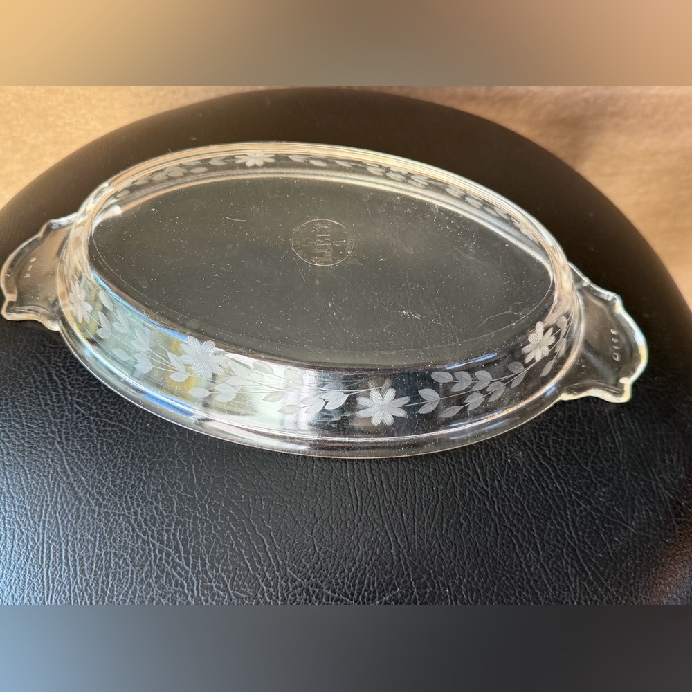 Beautiful Vintage Clear Glass Oval Pyrex Au Gratin Dish w/ Etched Floral Design - Picture 11 of 12